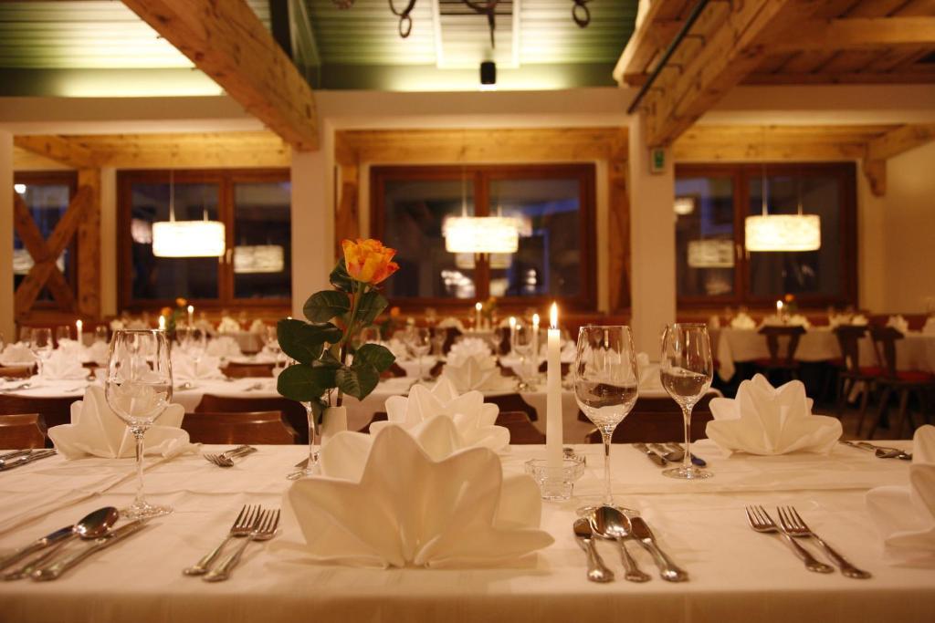 Hotel Gasthof Zum Kirchenwirt พุค ไบ ฮัลไลน์ ภายนอก รูปภาพ