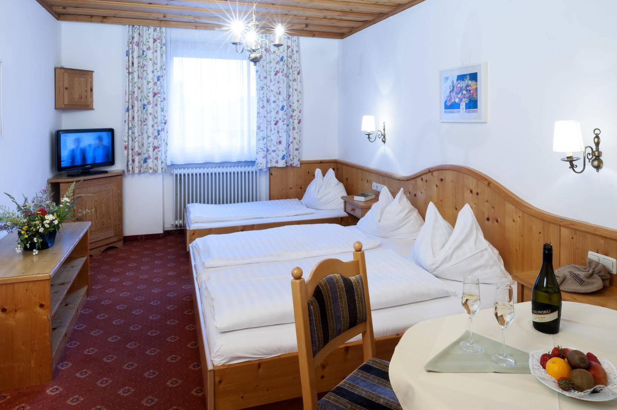 Hotel Gasthof Zum Kirchenwirt พุค ไบ ฮัลไลน์ ภายนอก รูปภาพ