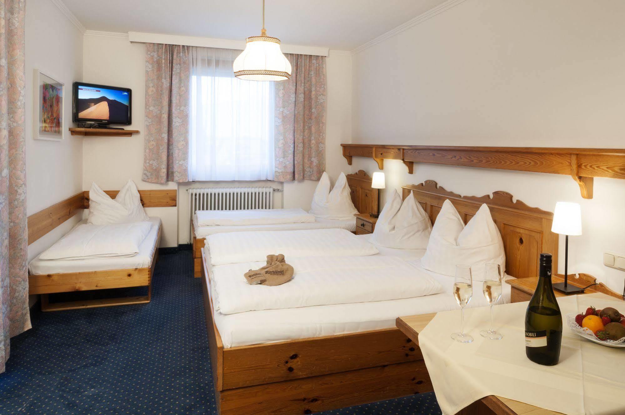 Hotel Gasthof Zum Kirchenwirt พุค ไบ ฮัลไลน์ ภายนอก รูปภาพ